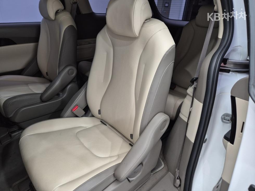 Kia Carnival — miniaturë 12
