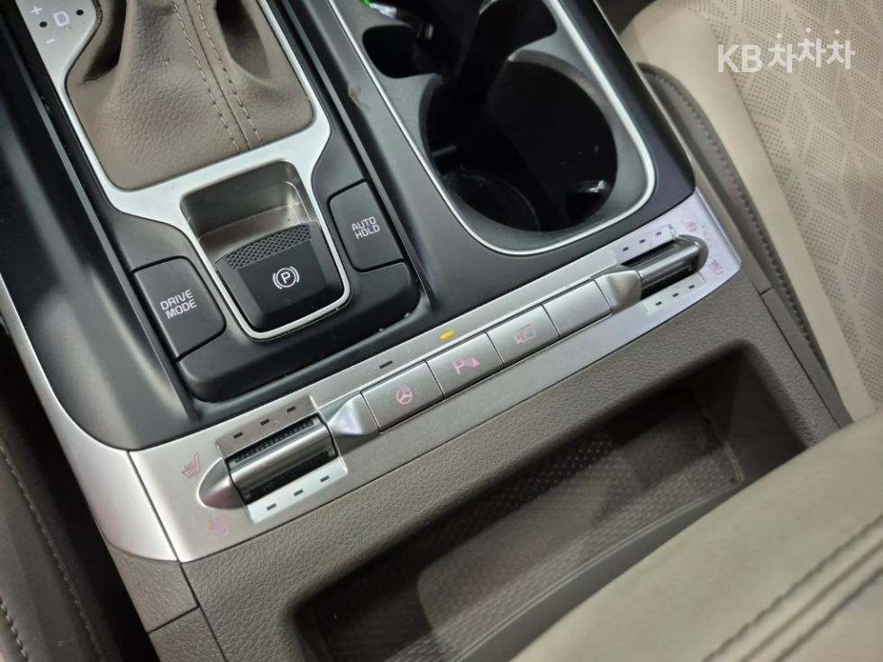 Kia Carnival — miniaturë 16