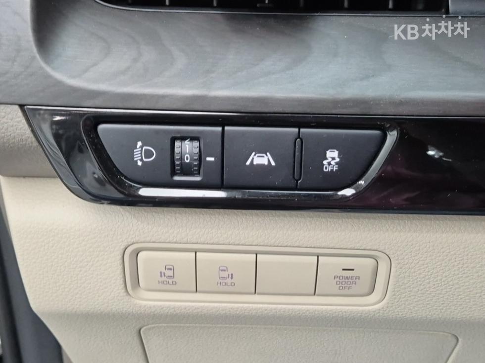 Kia Carnival — miniaturë 17