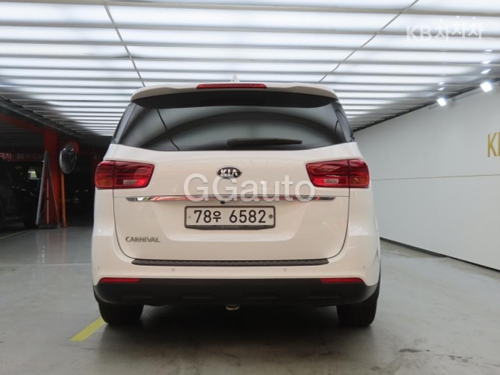 Kia Carnival — miniaturë 3
