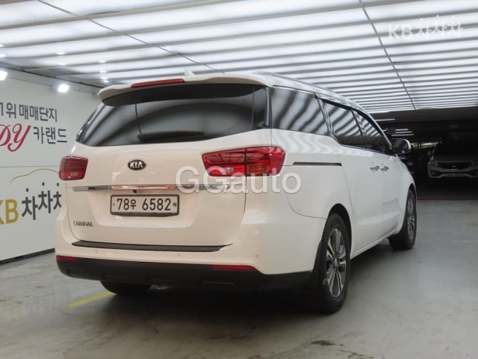 Kia Carnival — miniaturë 4