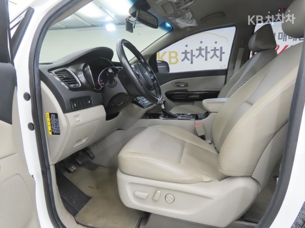 Kia Carnival — miniaturë 5