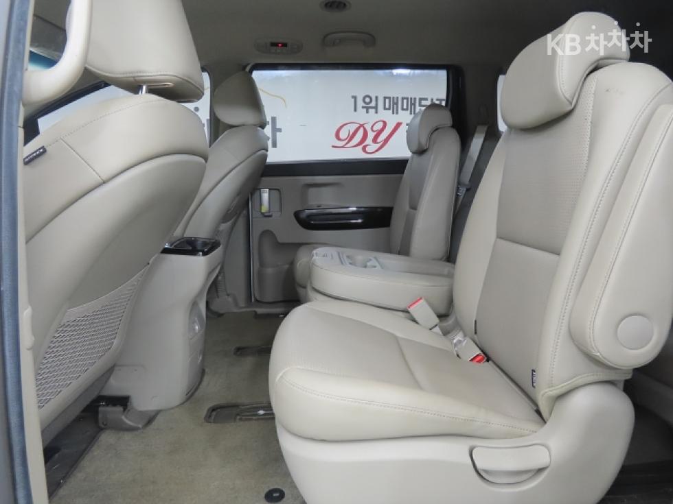 Kia Carnival — miniaturë 6
