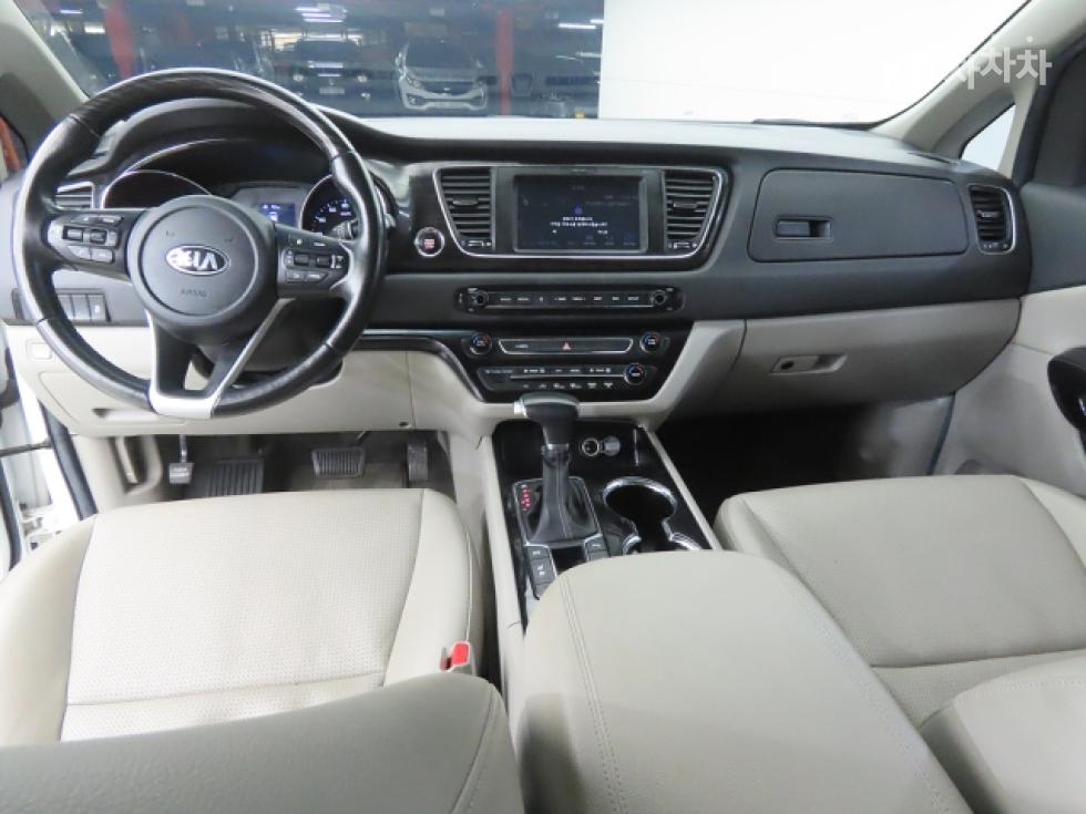 Kia Carnival — miniaturë 7