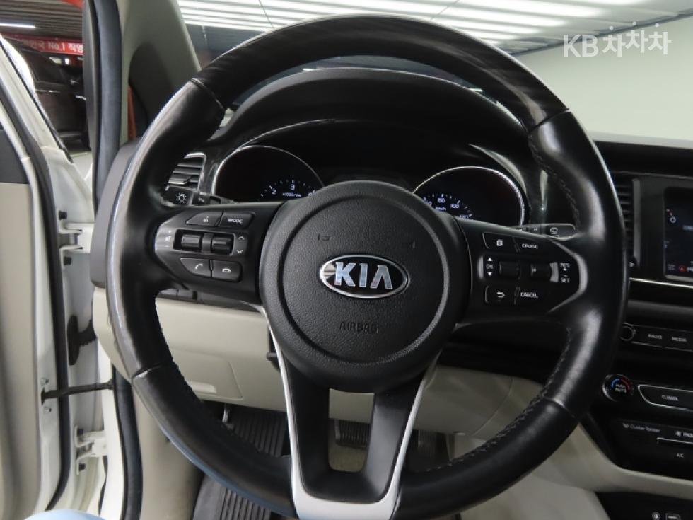 Kia Carnival — miniaturë 8
