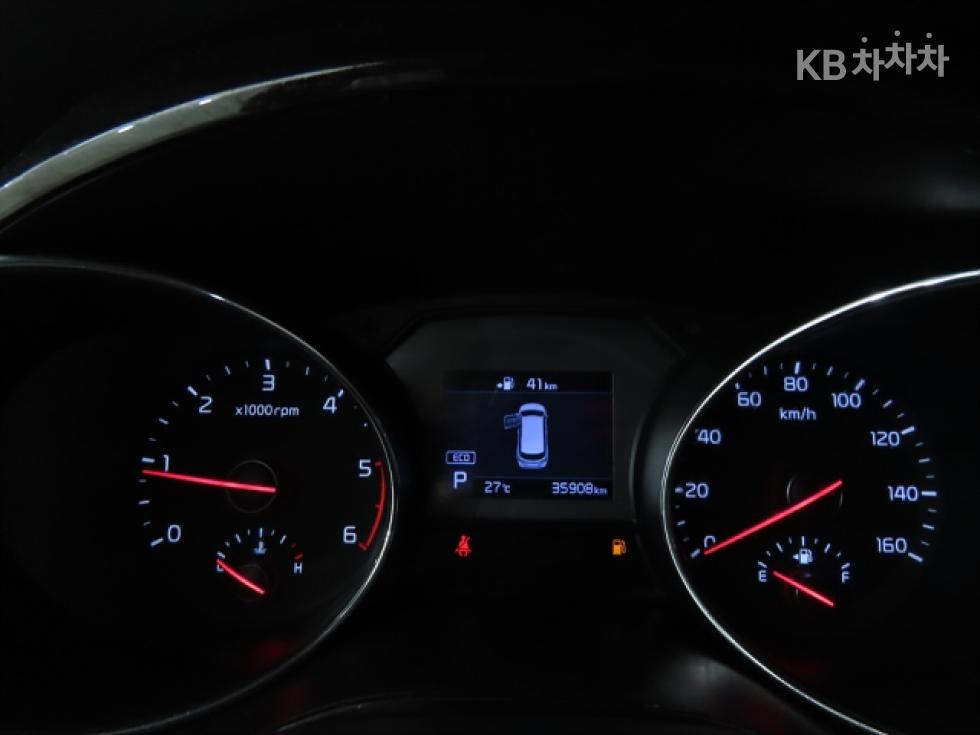 Kia Carnival — miniaturë 9