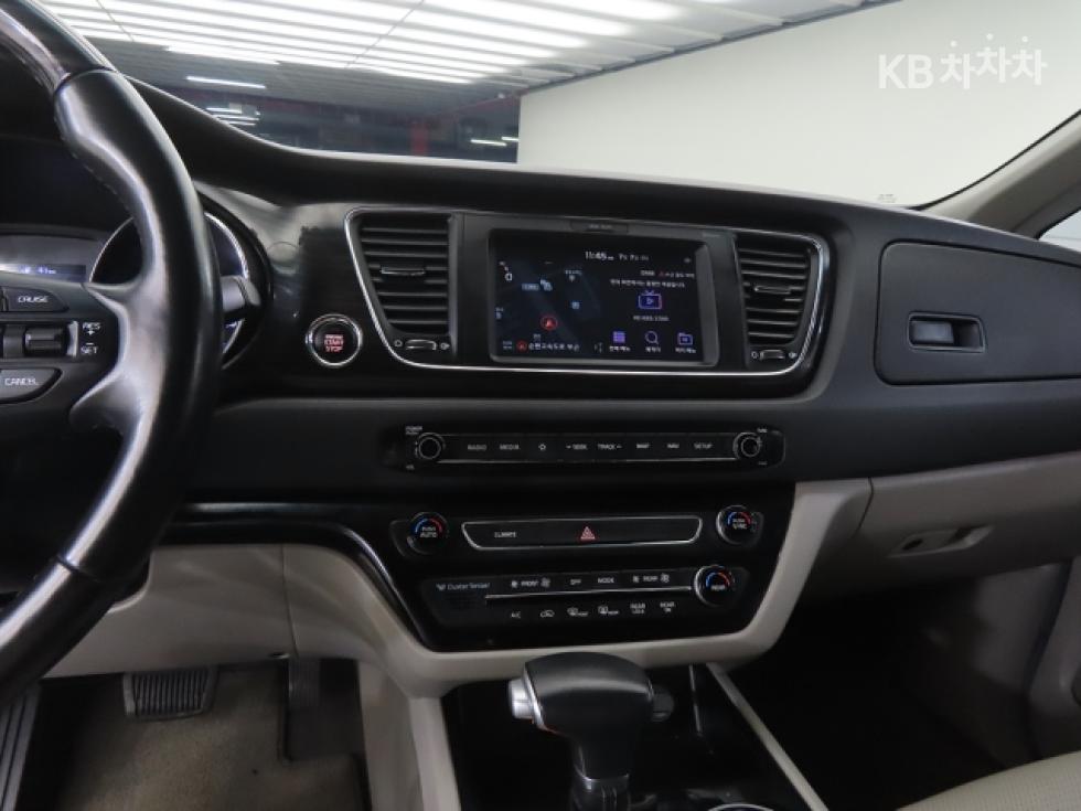 Kia Carnival — miniaturë 10