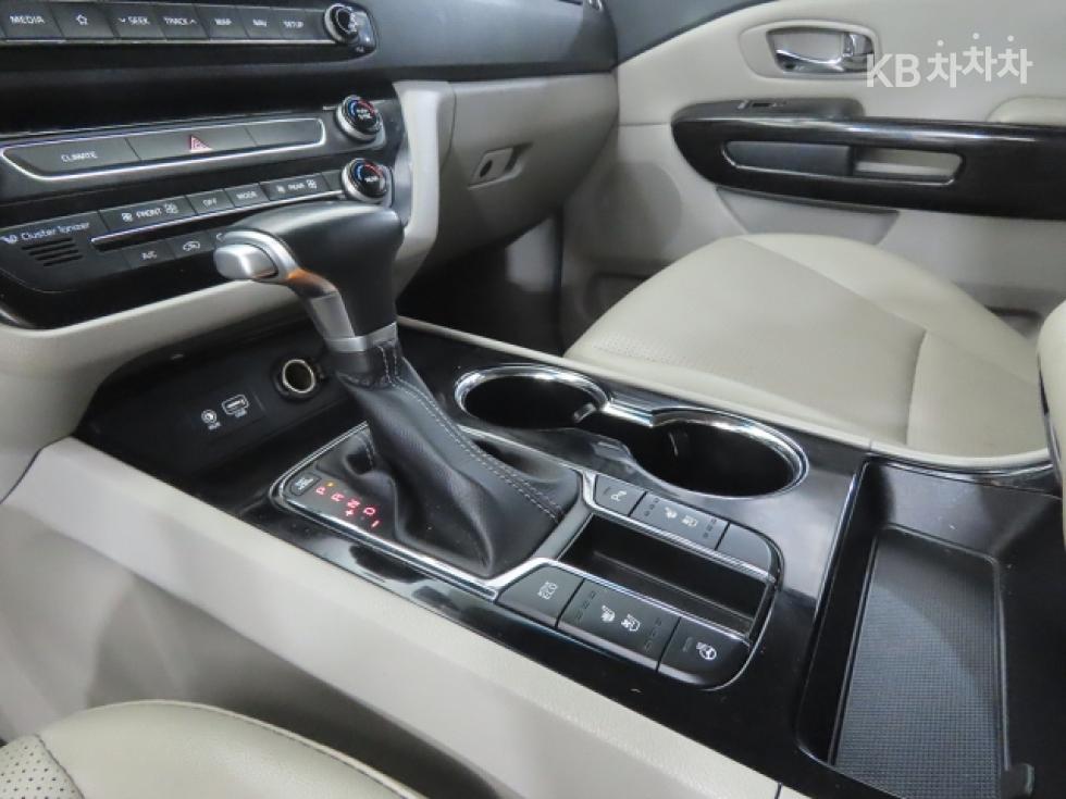Kia Carnival — miniaturë 11