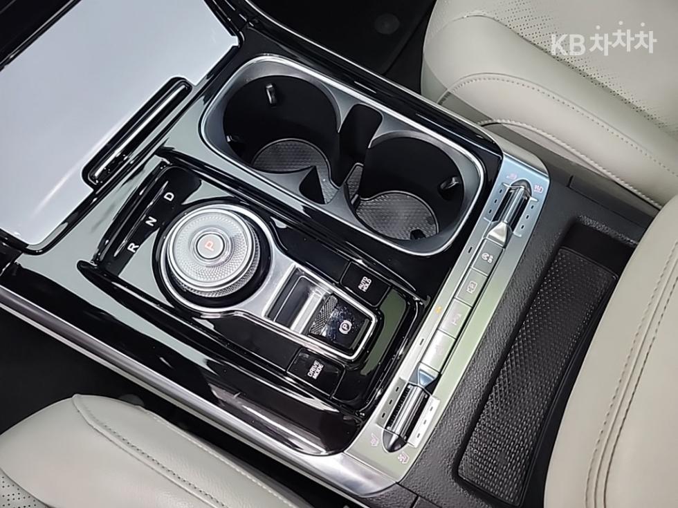 Kia Carnival — miniaturë 8