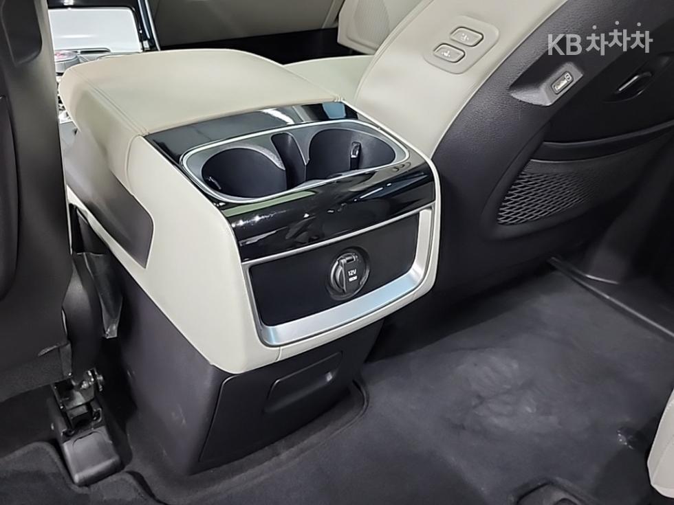 Kia Carnival — miniaturë 15