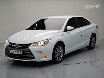 Toyota Camry Hybrid LE — foto 1
