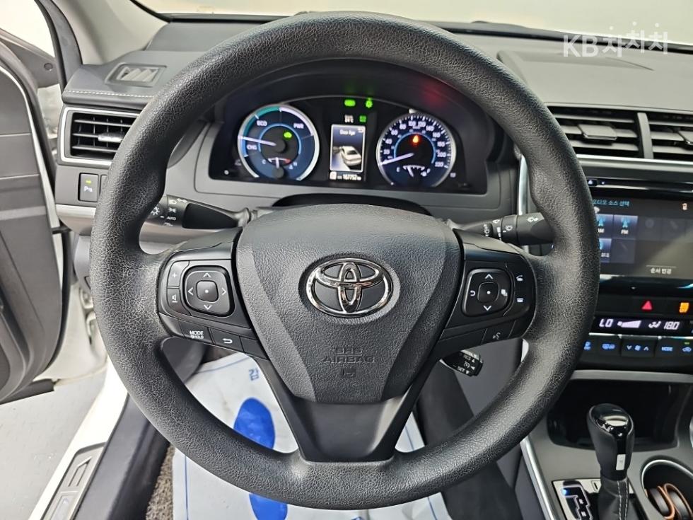 Toyota Camry — miniaturë 9