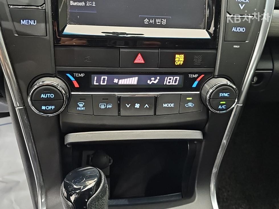 Toyota Camry — miniaturë 10
