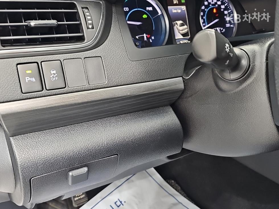 Toyota Camry — miniaturë 16