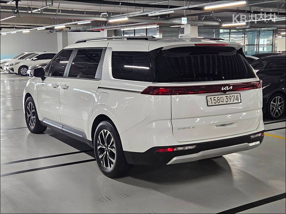 Kia Carnival — miniaturë 4