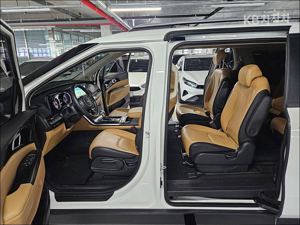Kia Carnival — miniaturë 5