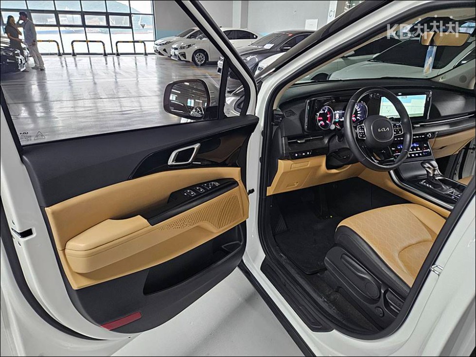 Kia Carnival — miniaturë 6
