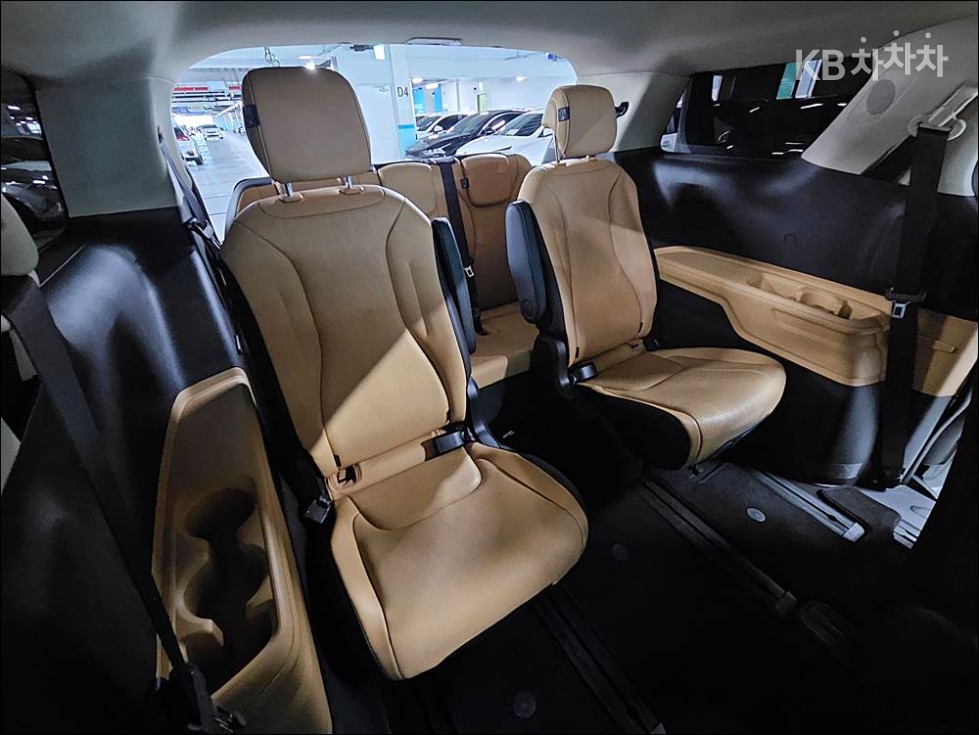 Kia Carnival — miniaturë 9
