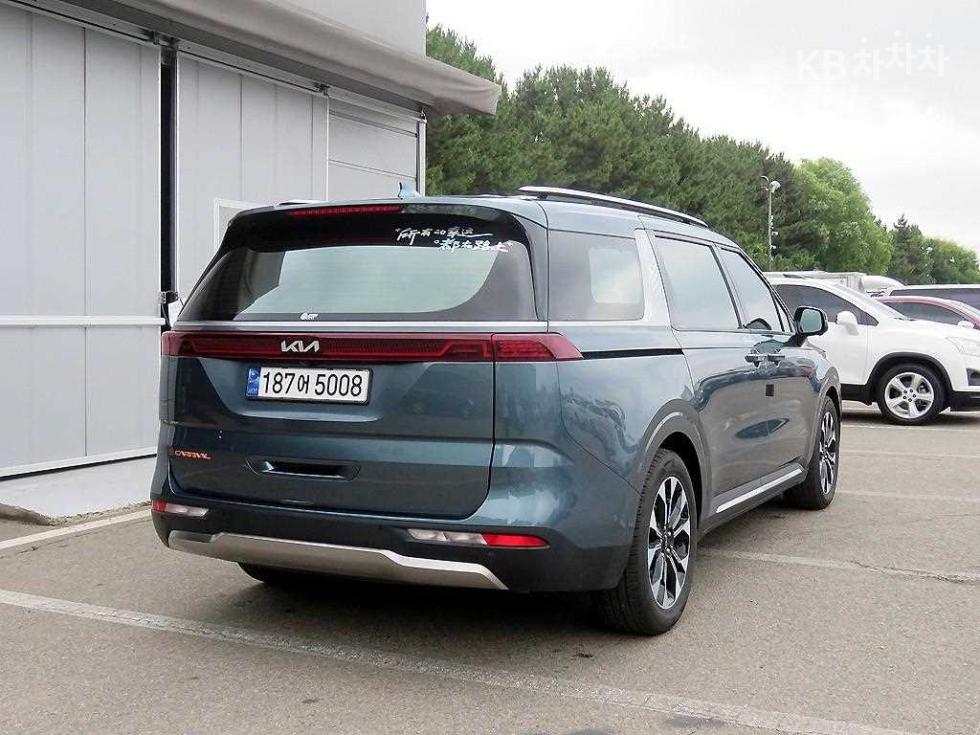 Kia Carnival — miniaturë 4