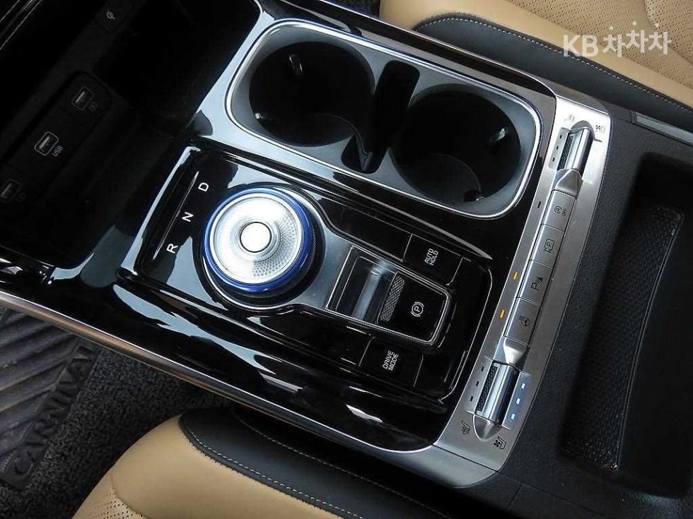 Kia Carnival — miniaturë 14