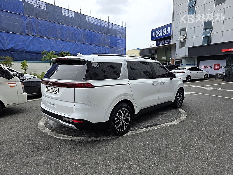 Kia Carnival — miniaturë 4