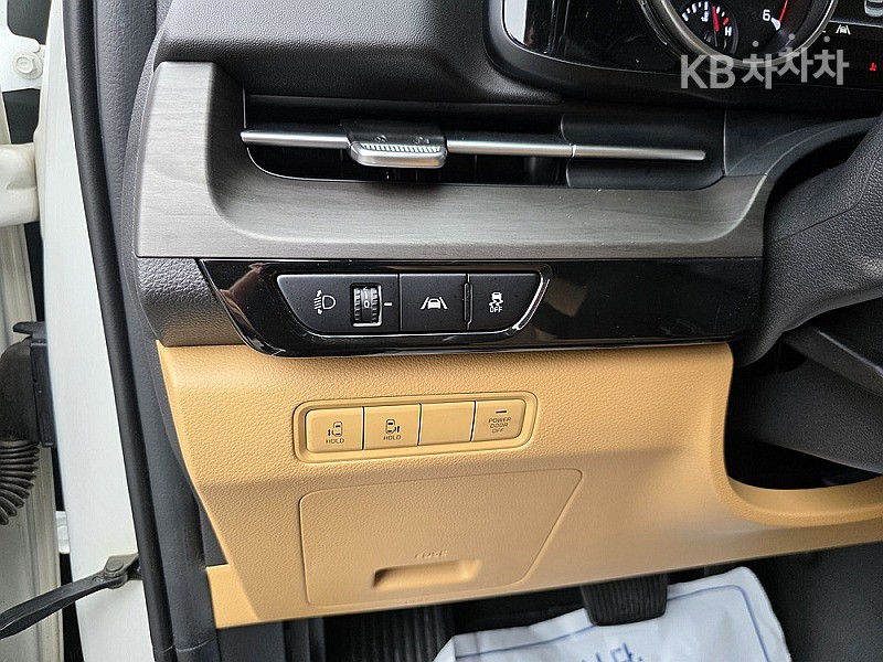 Kia Carnival — miniaturë 15