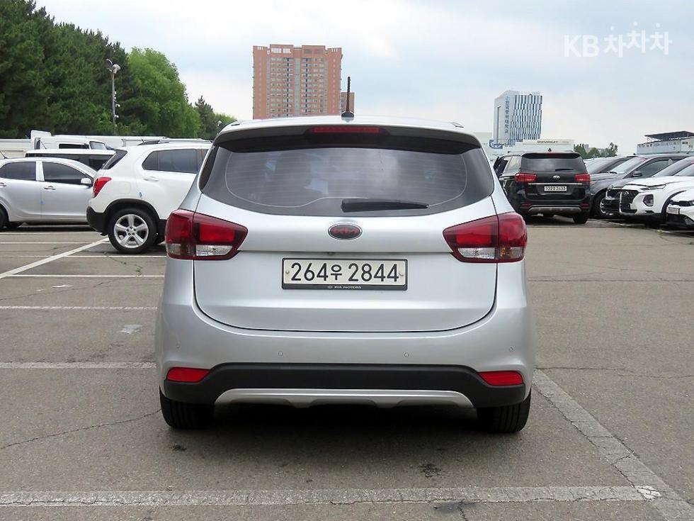 Kia Carens — miniaturë 3