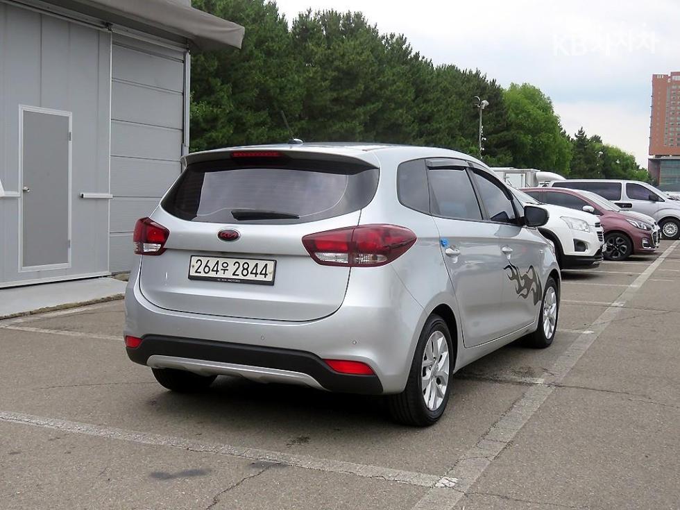 Kia Carens — miniaturë 4