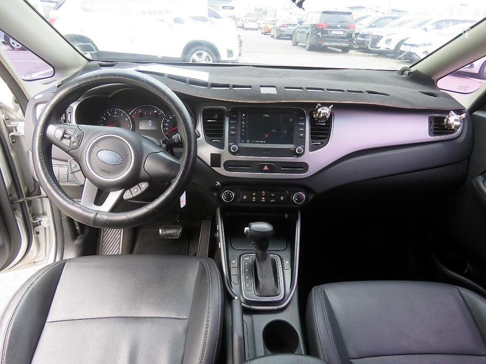 Kia Carens — miniaturë 8