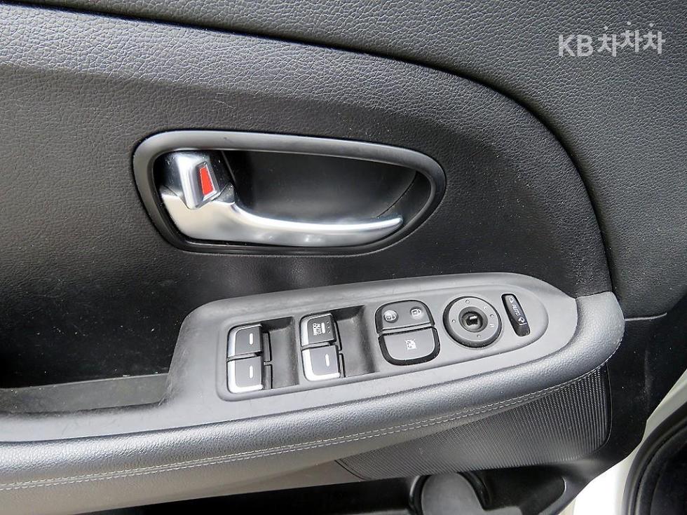 Kia Carens — miniaturë 9