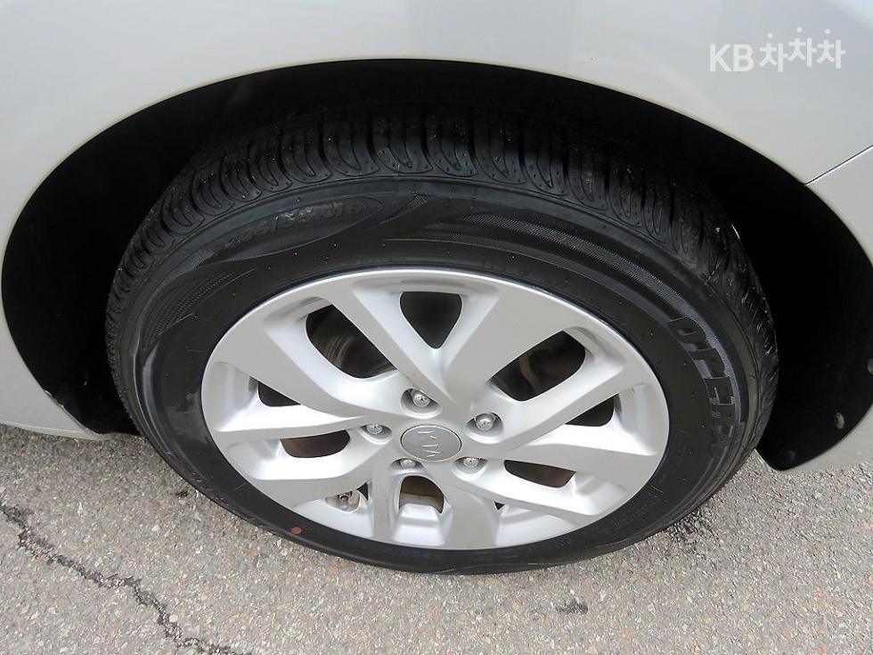 Kia Carens — miniaturë 20