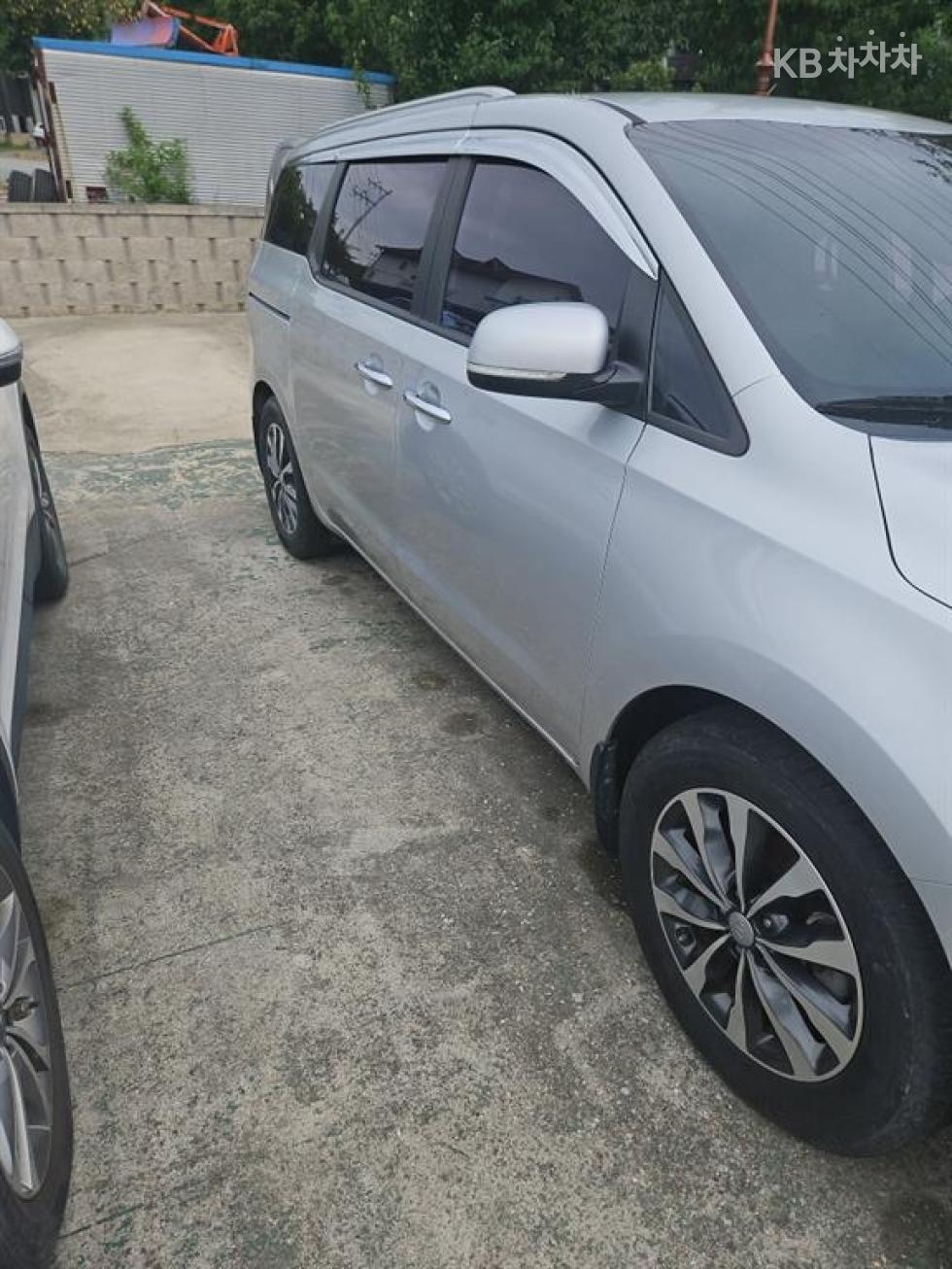 Kia Carnival — miniaturë 2