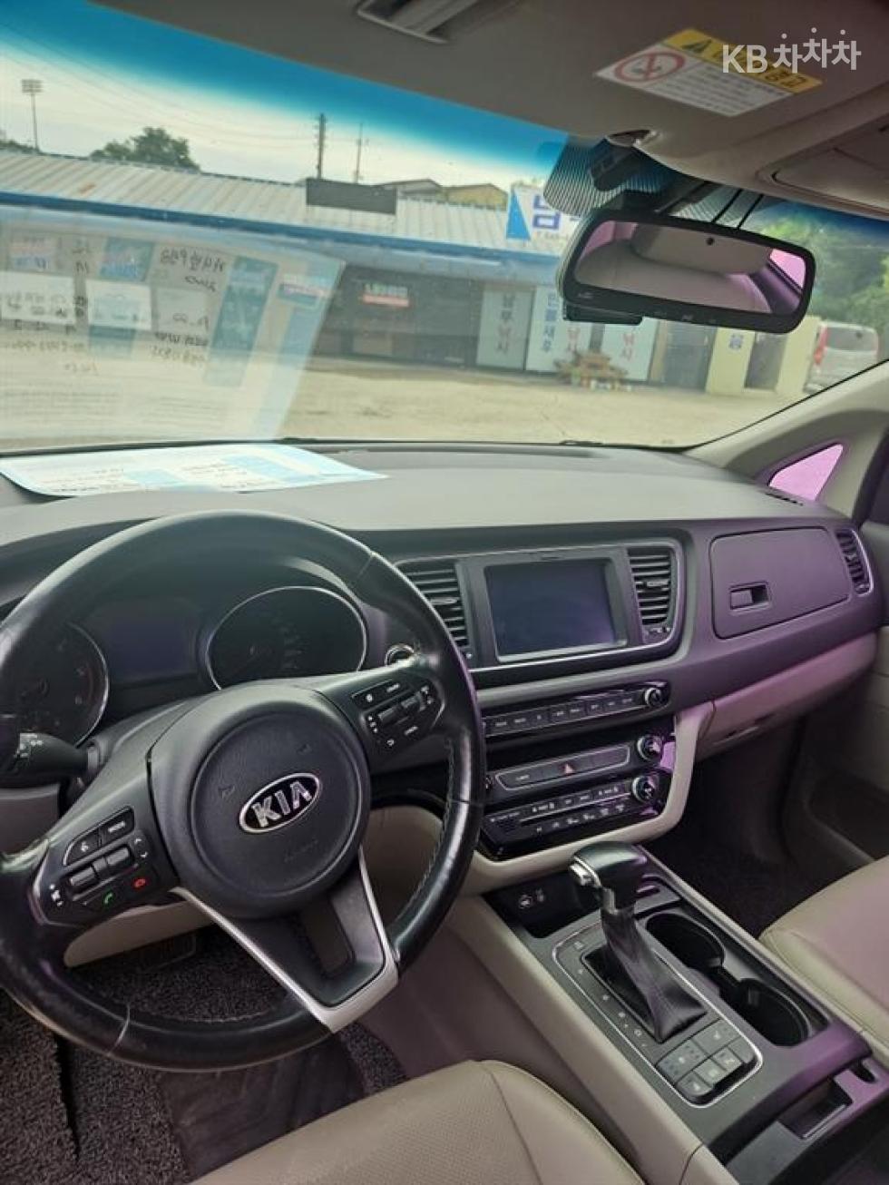 Kia Carnival — miniaturë 5