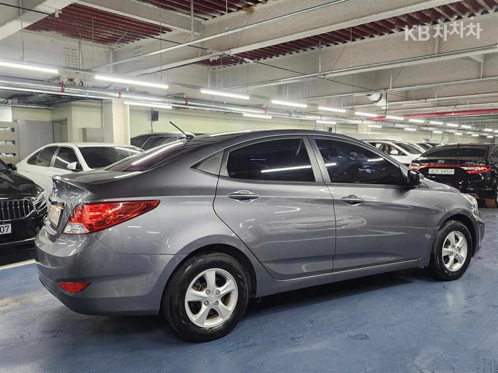 Hyundai Accent — miniaturë 2