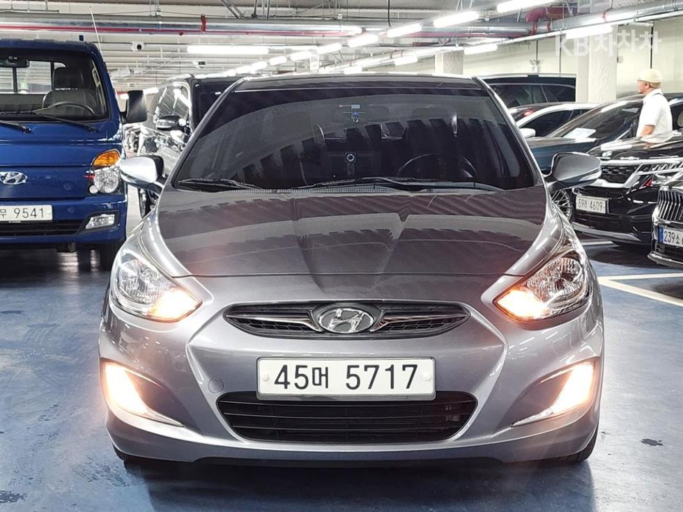 Hyundai Accent — miniaturë 3