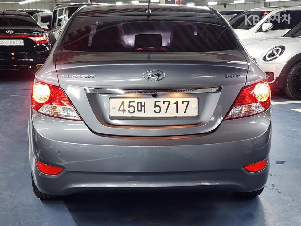 Hyundai Accent — miniaturë 4