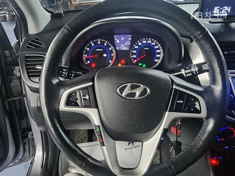 Hyundai Accent — miniaturë 9