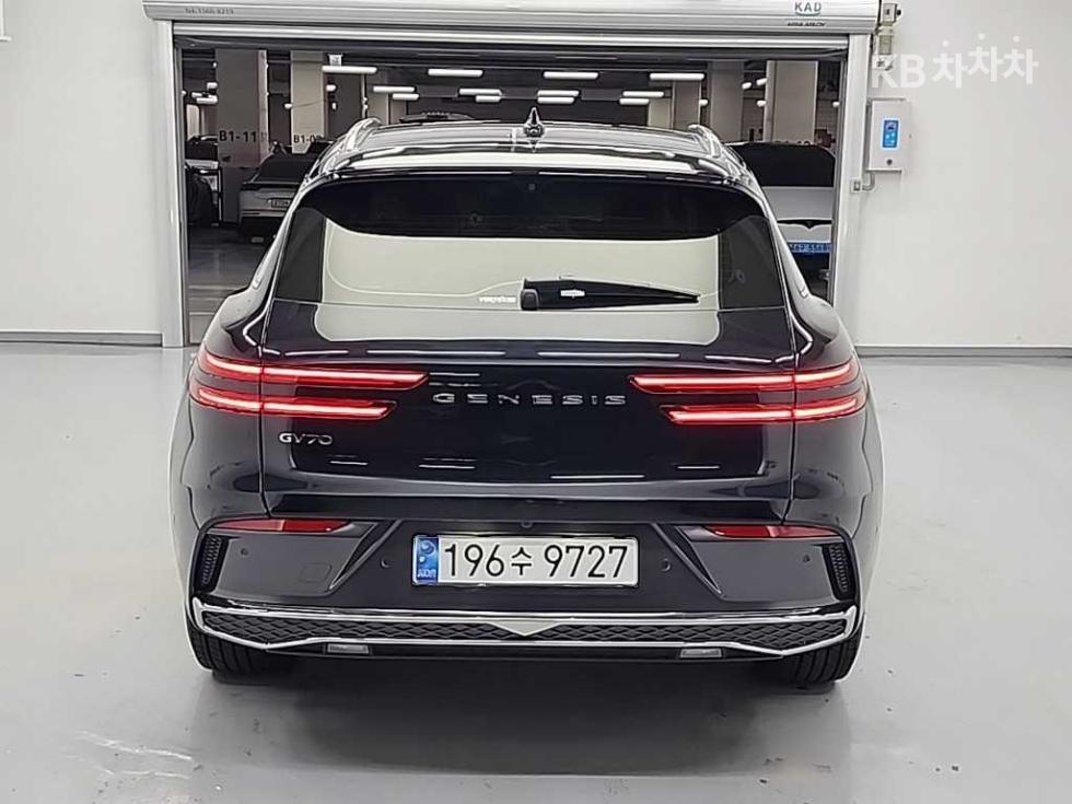 2024 Genesis GV70 photo