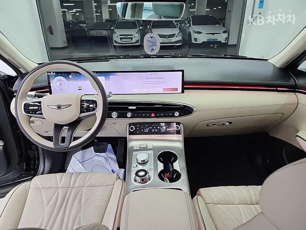 2024 Genesis GV70 photo