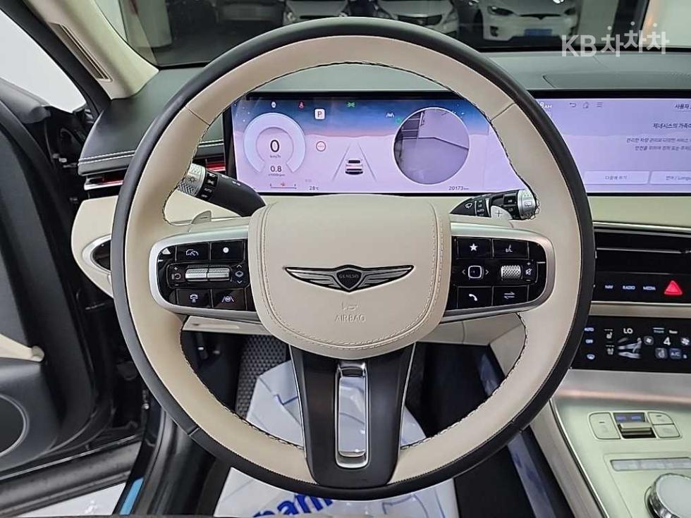 2024 Genesis GV70 photo
