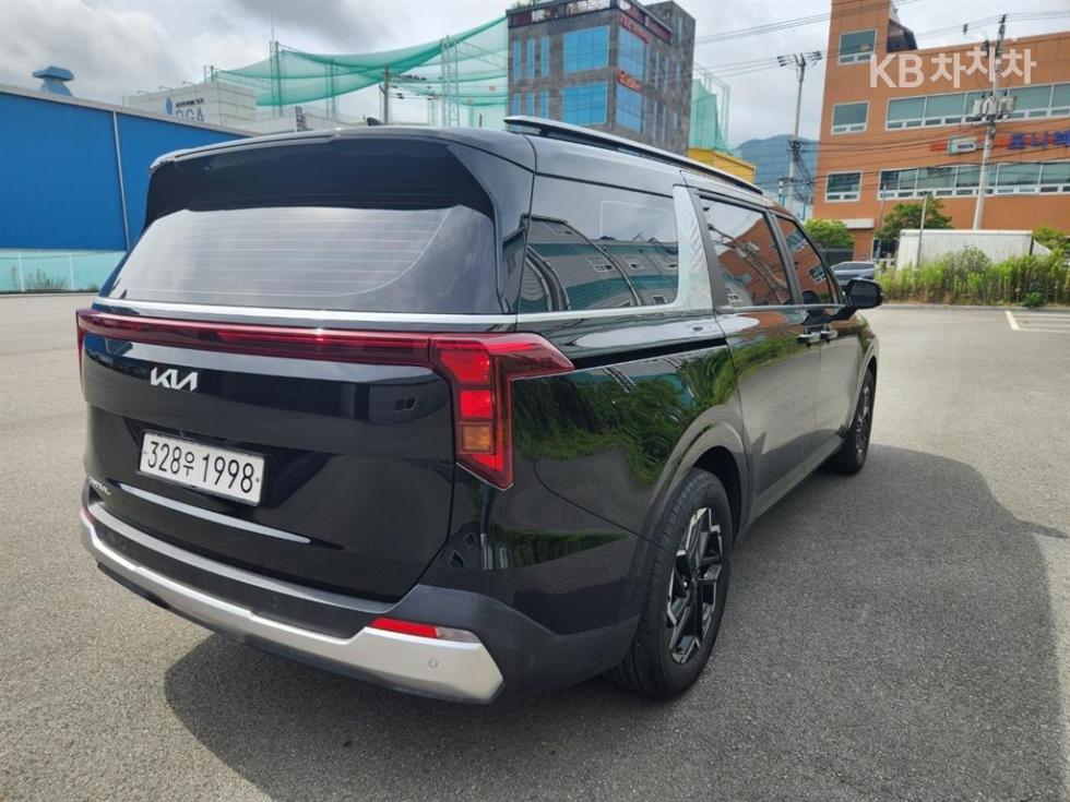 Kia Carnival — miniaturë 4