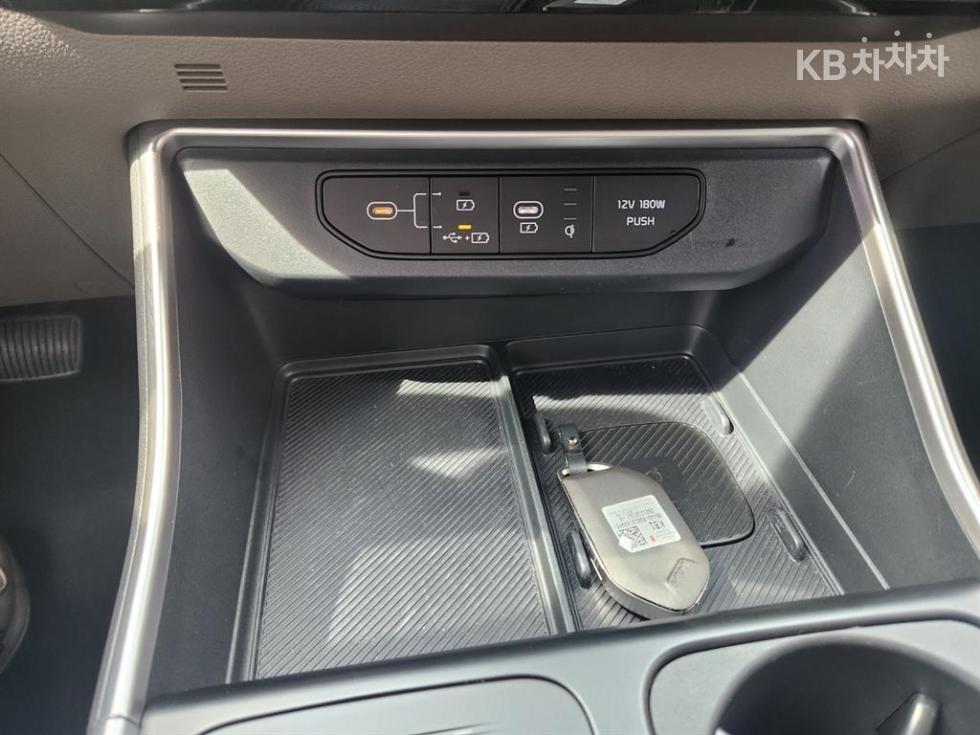 Kia Carnival — miniaturë 8