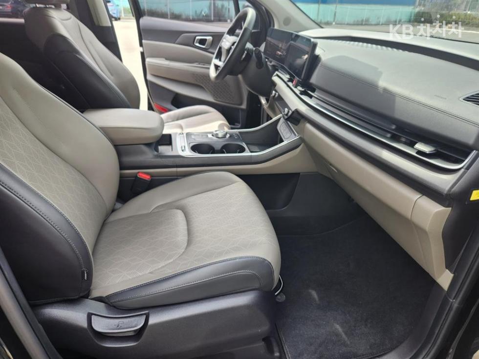 Kia Carnival — miniaturë 14