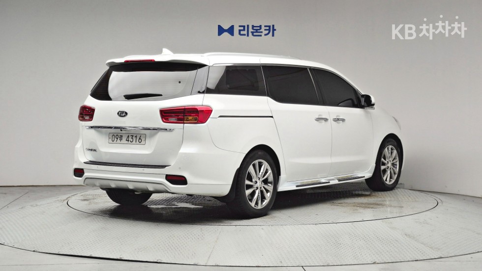 Kia Carnival — miniaturë 4