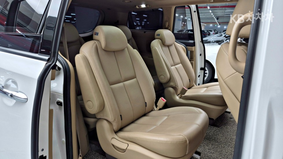 Kia Carnival — miniaturë 10