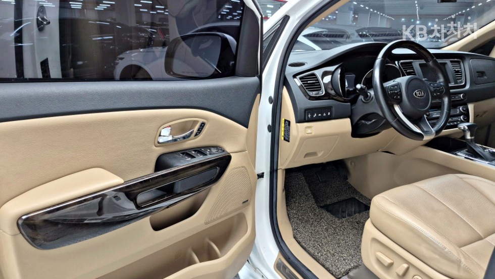 Kia Carnival — miniaturë 29