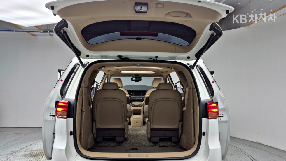 Kia Carnival — miniaturë 31