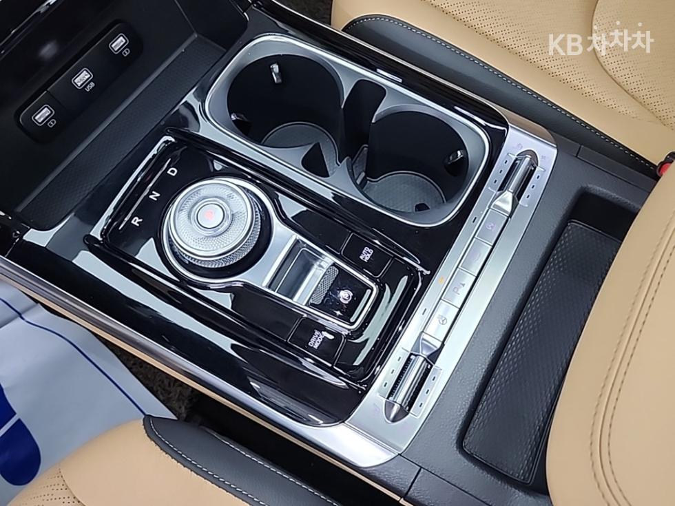 Kia Carnival — miniaturë 8