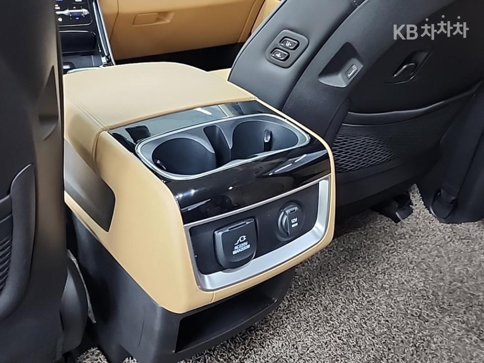 Kia Carnival — miniaturë 15