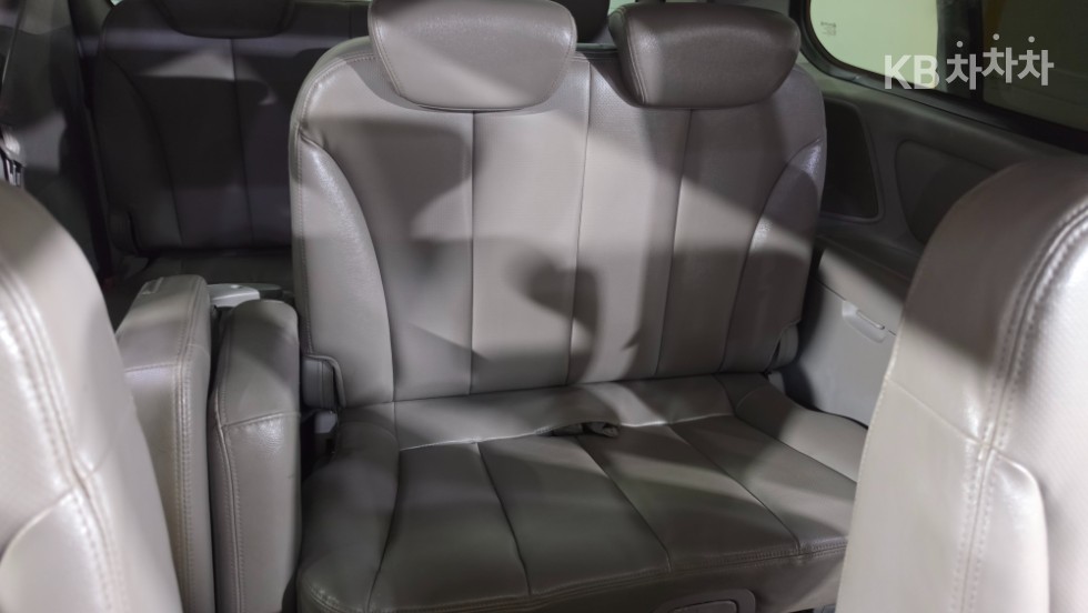 Kia Carnival — miniaturë 11